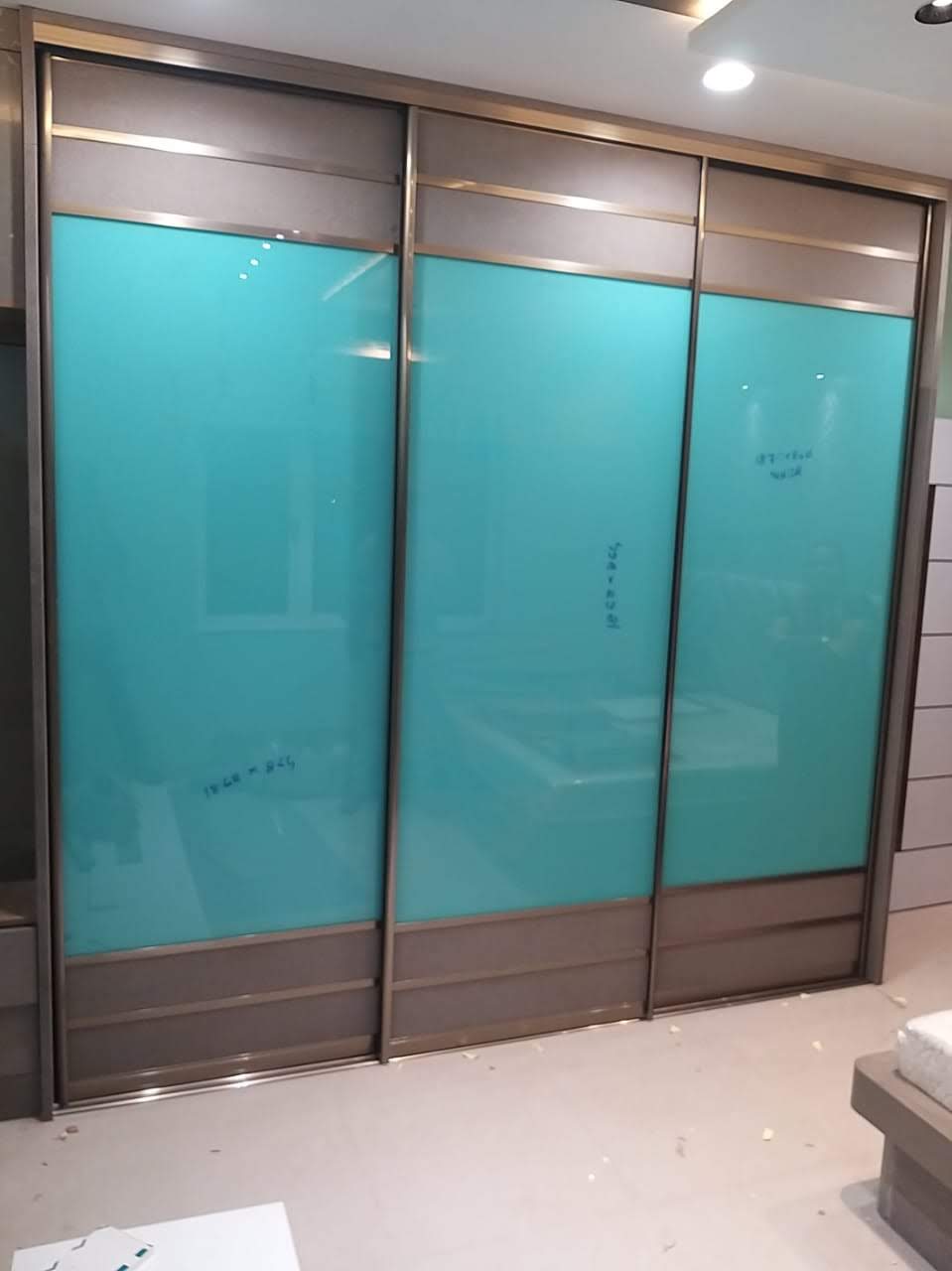 choose-your-lacquer-glass-wardrobe-design-in-gurgaon-gurugram-lowest-price-lacquer-glass-designs-gurgaon-india